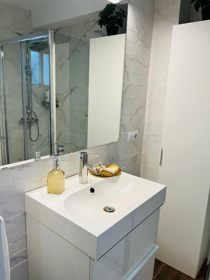 Petit Apartment Los Remedios Seville Ngoại thất bức ảnh